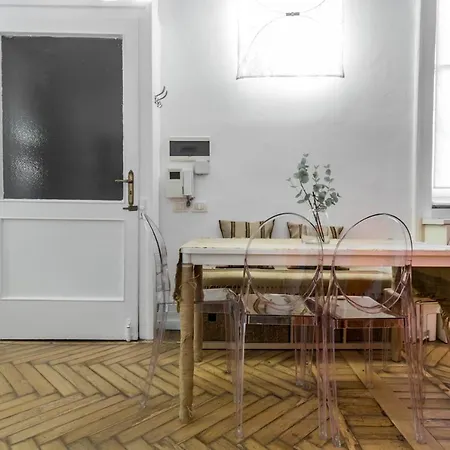 Joivy Modern Studio Near City Centre Apartment