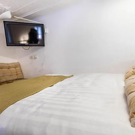 Joivy Modern Studio Near City Centre Apartment *