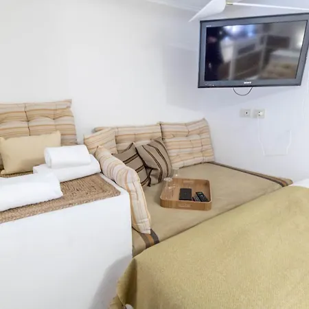 Joivy Modern Studio Near City Centre Apartment *